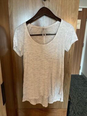 Light Gray Scoop Neck Women's Tee Size Medium